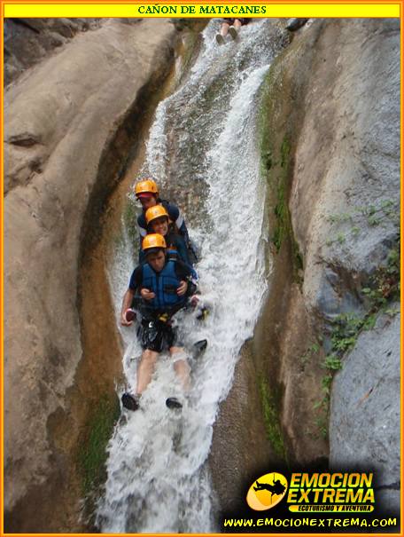 CAÑON DE MATACANES TE ESPERAN 2 RAPELES EN CASCADAS, MULTIPLES SALTOS AL AGUA, TOBOGANES NATURALES Y HASTA RIOS SUBTERRANEOS QUE TENDRAS QUE CRUZAR, VIVE ESTA AVENTURA.